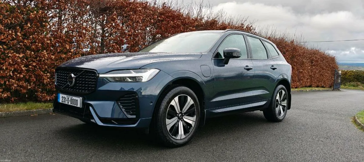 2023 Volvo XC60 T6 PHEV - Image 3