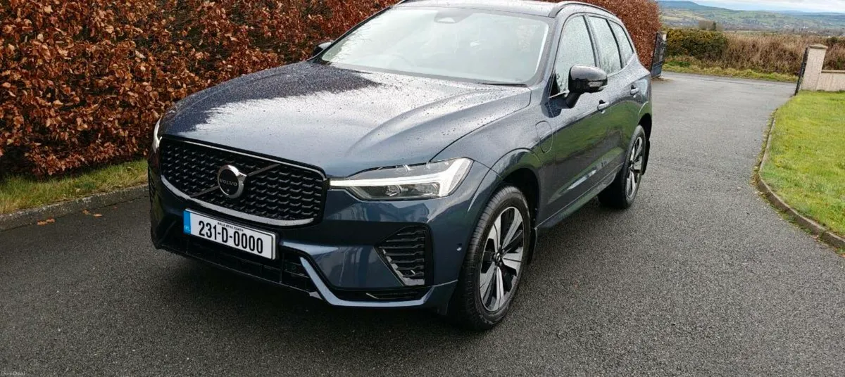 2023 Volvo XC60 T6 PHEV - Image 2