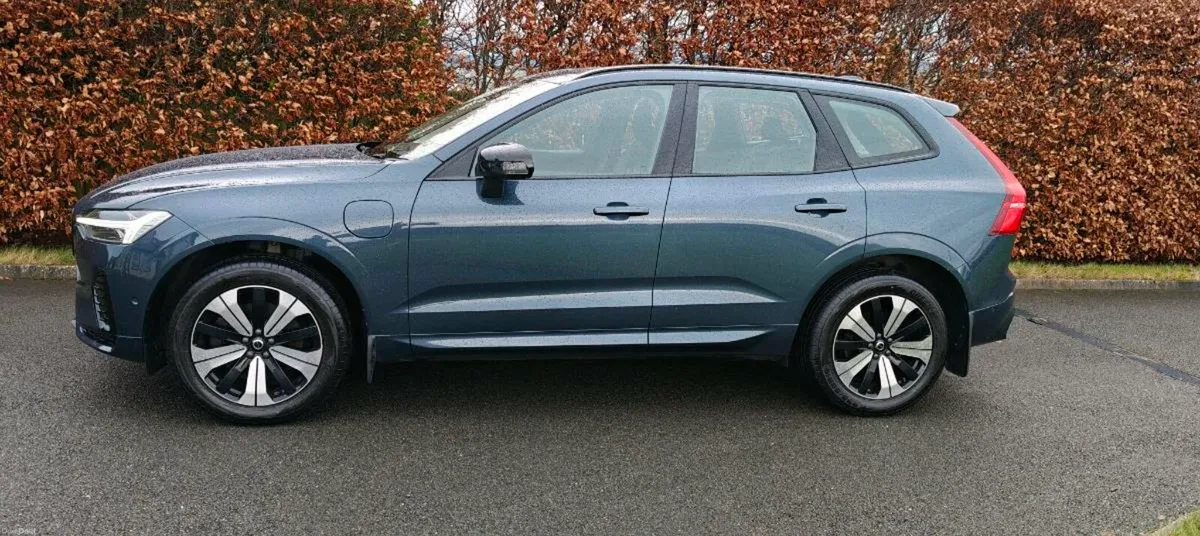 2023 Volvo XC60 T6 PHEV - Image 4