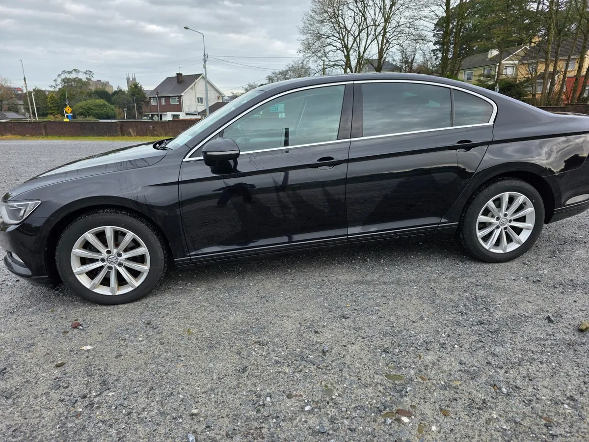 Volkswagen Passat 2016 - Image 2