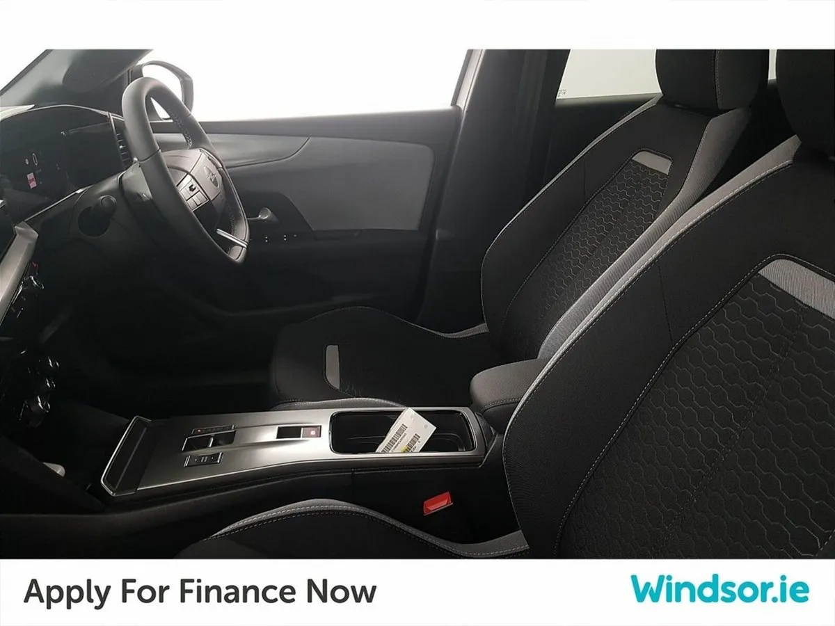 Opel Mokka Elegance Hybrid 136hp Automatic - Image 4