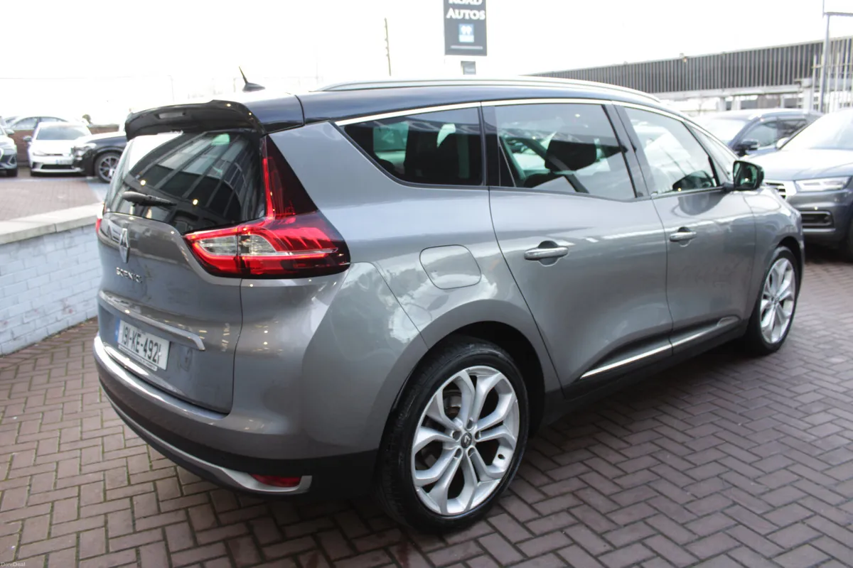 ICONIC BLUE 7 SEATER MPV / 1 OWNER WITH 53295MILES - Image 4