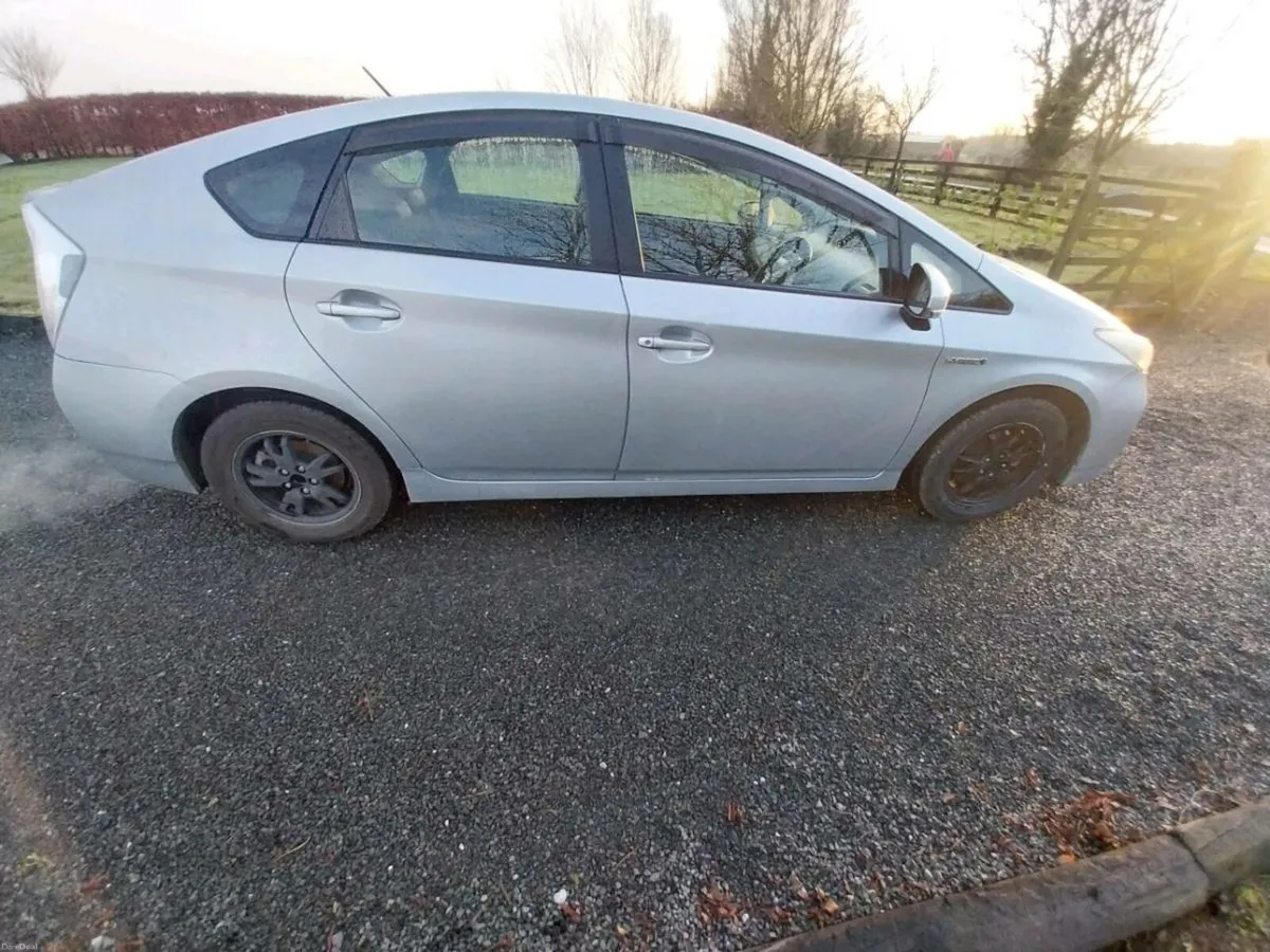 Toyota prius - Image 2