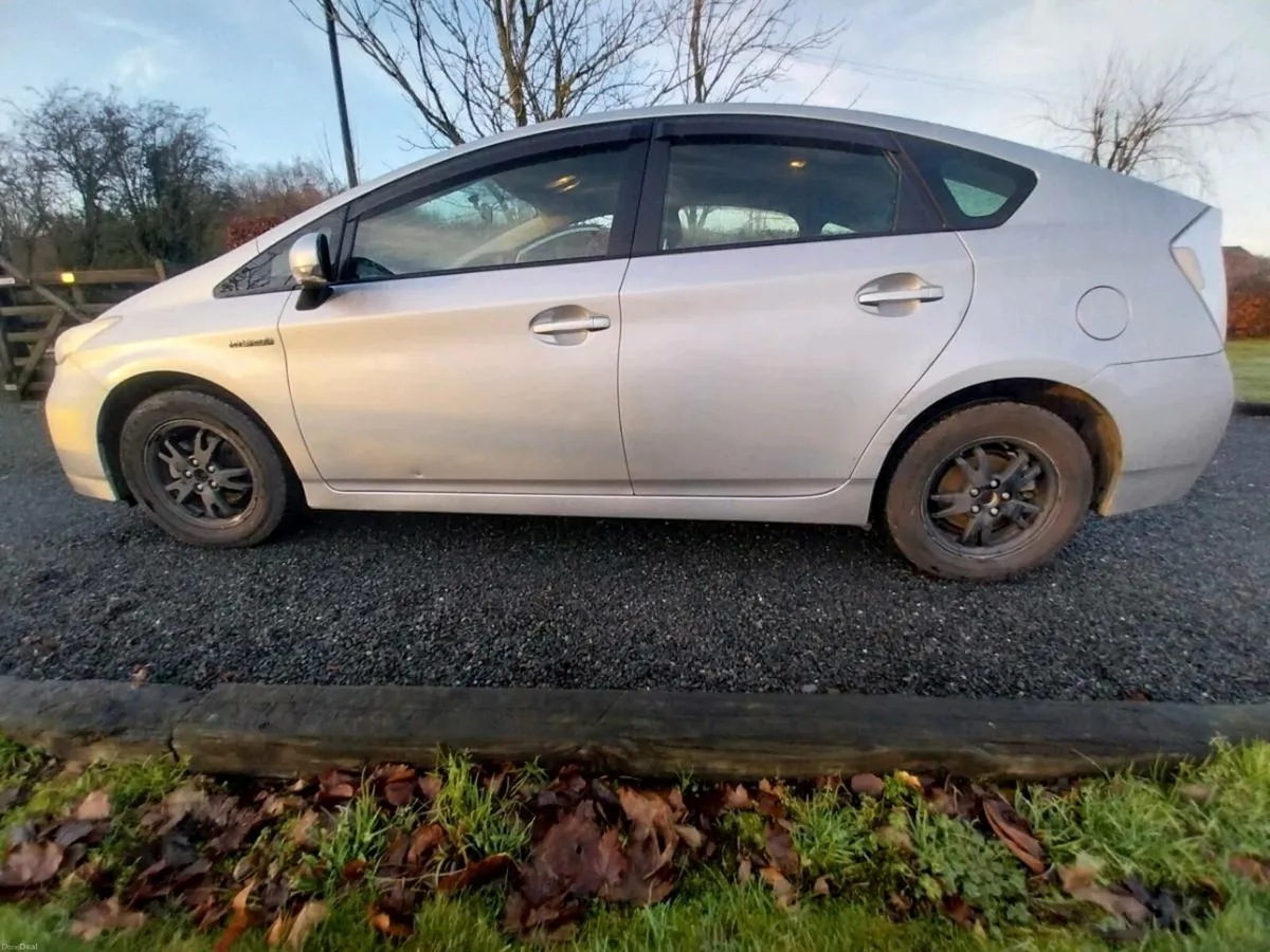 Toyota prius - Image 3