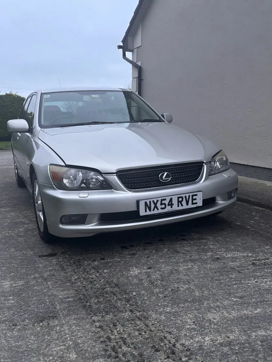 Lexus is200 SportCross - Image 2