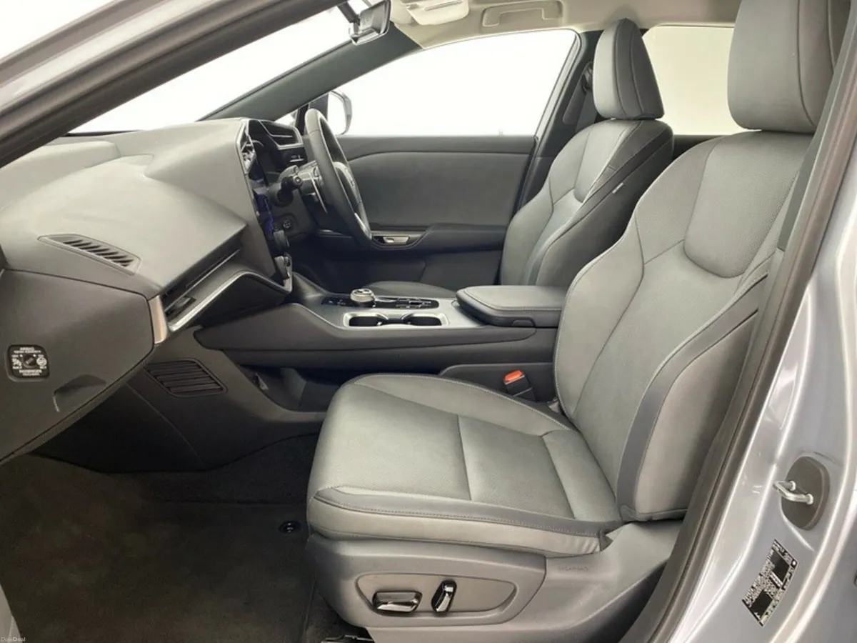 Lexus RZ 300e Executive - Image 2