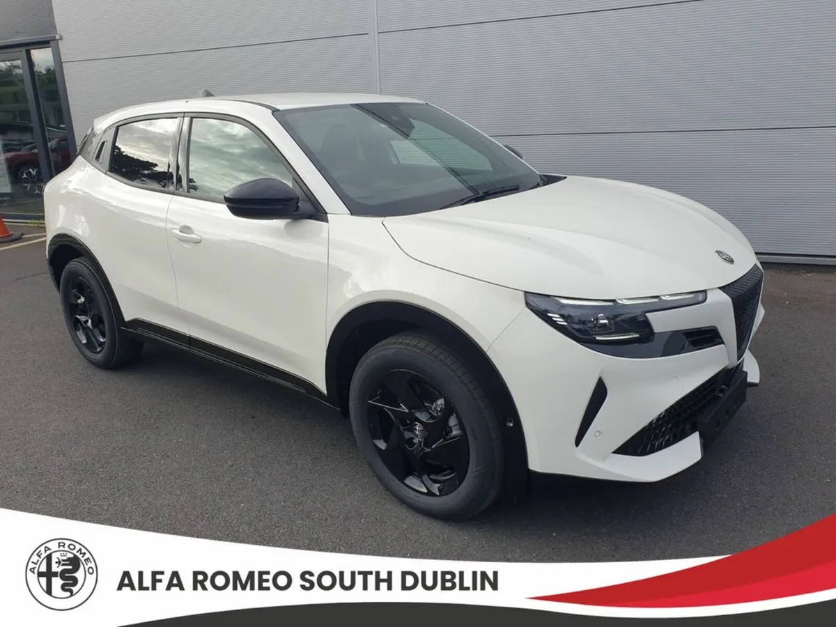 Alfa Romeo Junior "Ibrida" Hybrid Model with Tech - Image 4