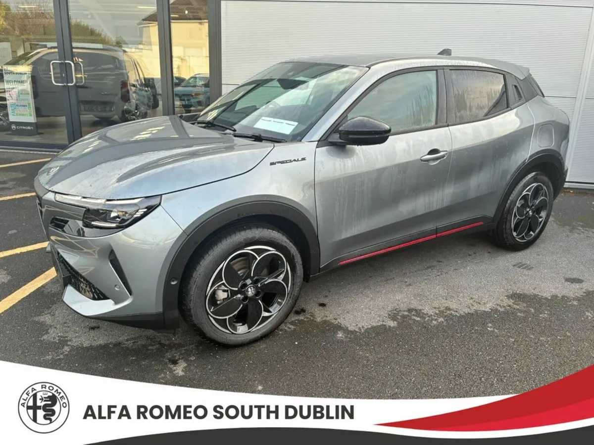 Alfa Romeo Junior "ELETTRICA SPECIALE" Electric EV - Image 2