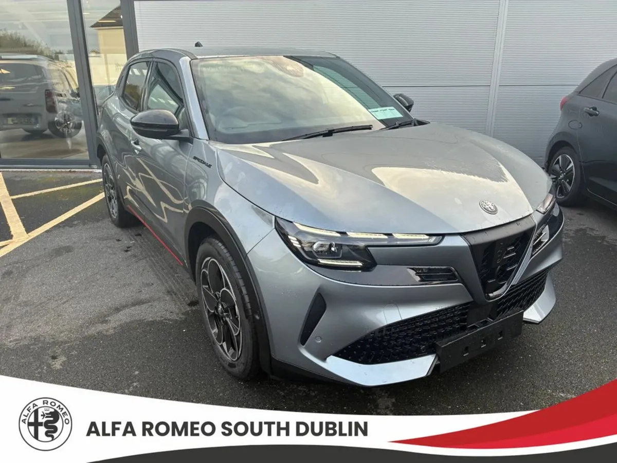 Alfa Romeo Junior "ELETTRICA SPECIALE" Electric EV - Image 4