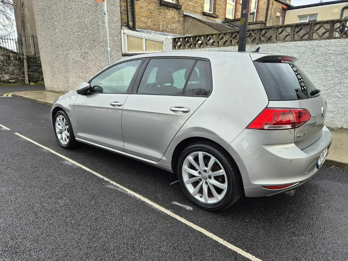 Volkswagen Golf 2016 1.2L TSI Highline - Image 1