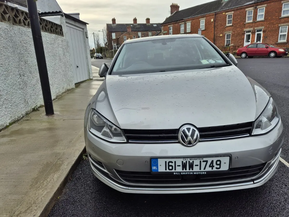 Volkswagen Golf 2016 1.2L TSI Highline - Image 2