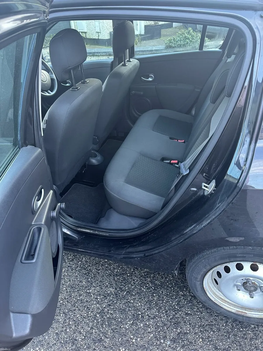 Renault Clio 2011 - Image 4