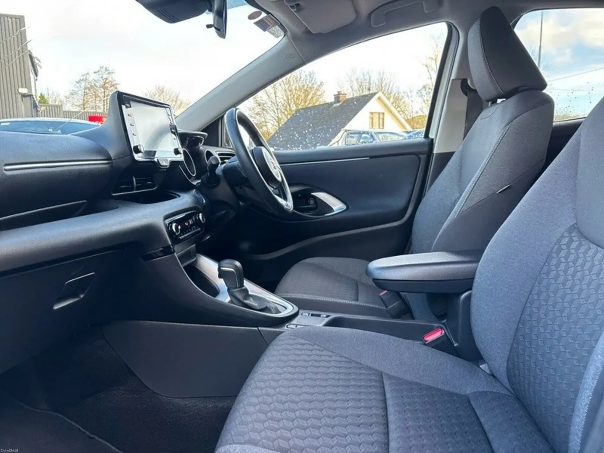Toyota Yaris USED CAR SALE!! YARIS CROSS LUNA - Image 6