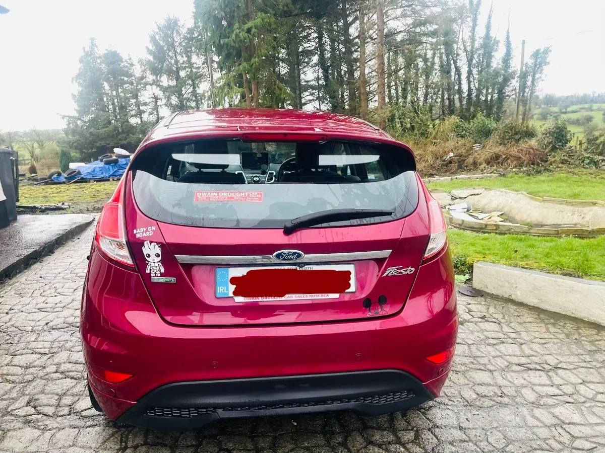 Ford Fiesta 2015 - Image 2