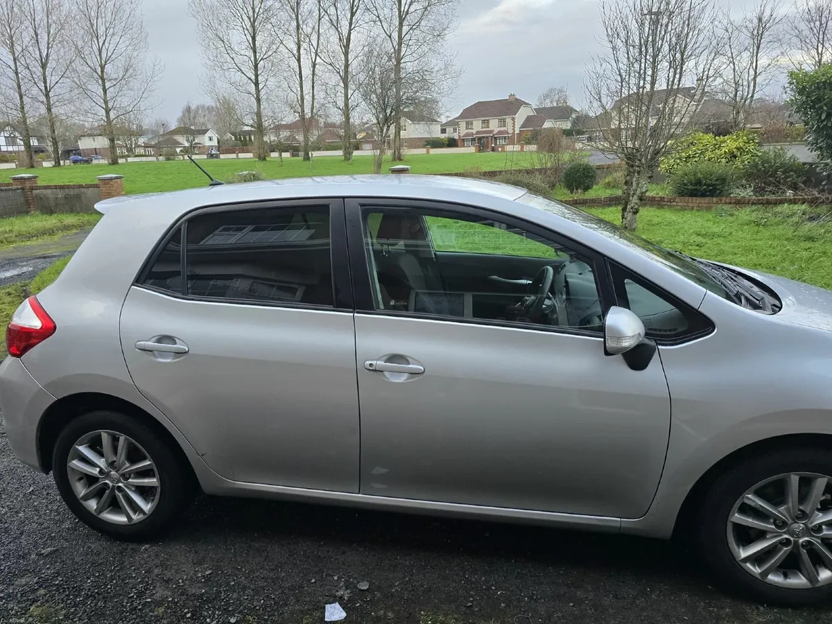 Toyota Auris 2011 automatic sport - Image 4