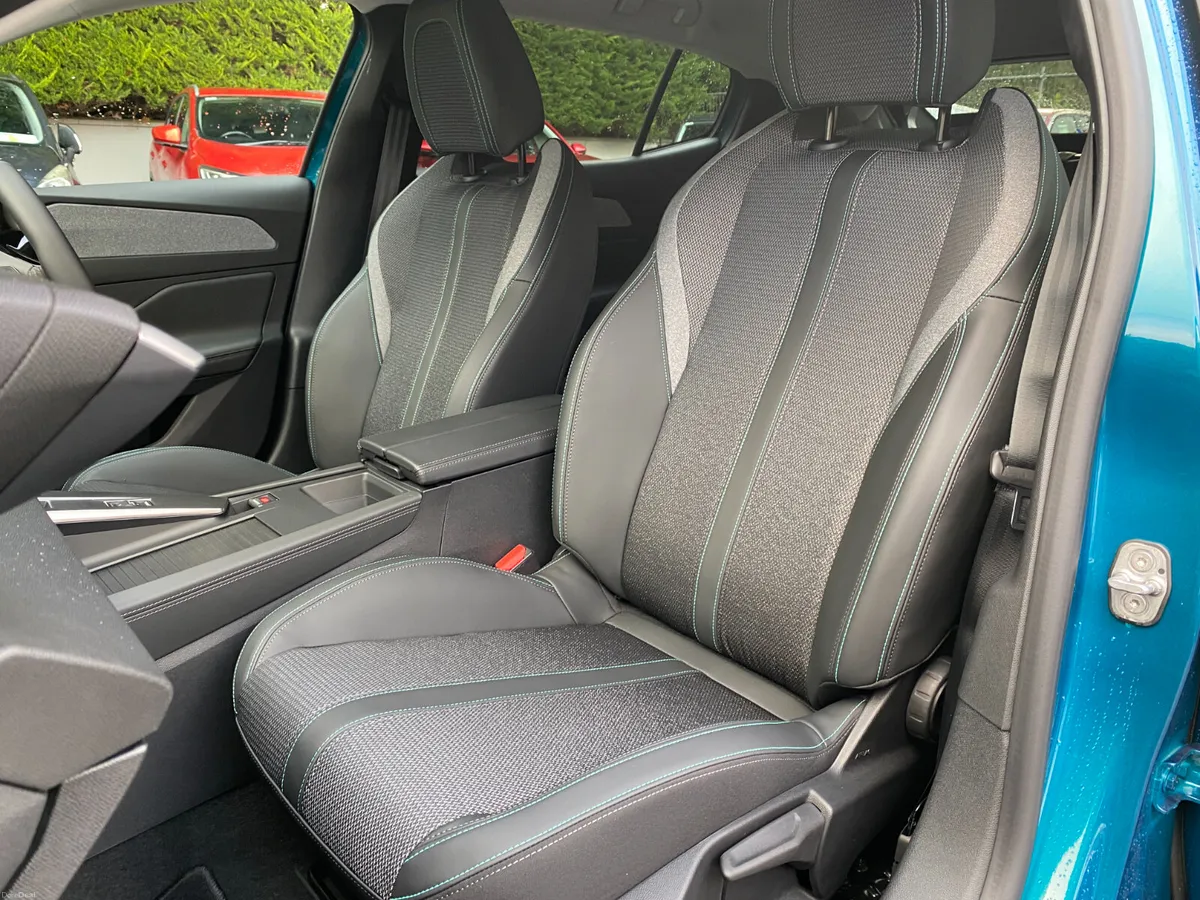 Peugeot 408 Hybrid 145BHP e-DCS6 Allure Auto - Image 5