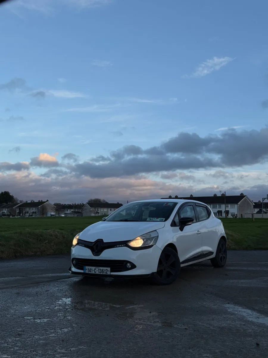 2014 Renault Clio - Image 1