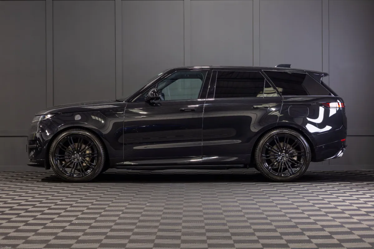 2025 Range Rover Sport P460e Dynamic SE - Image 3