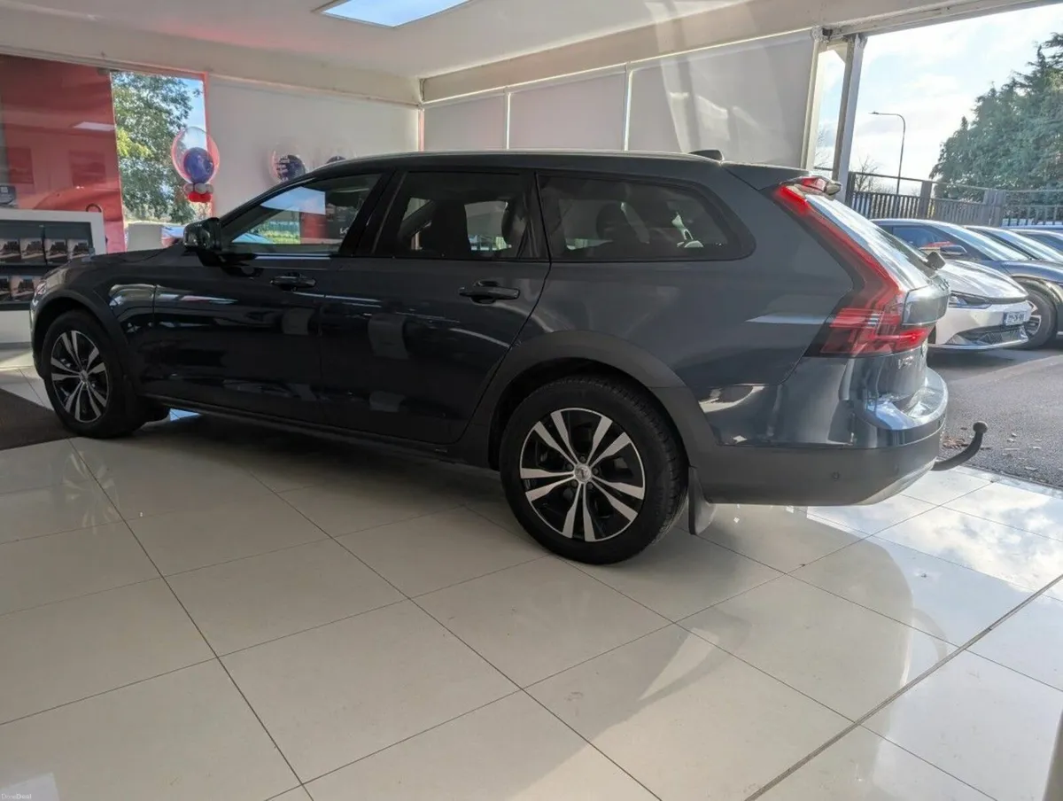 Volvo V90 PHEV T6 (340hp) Inscription Exp AWD - Image 2