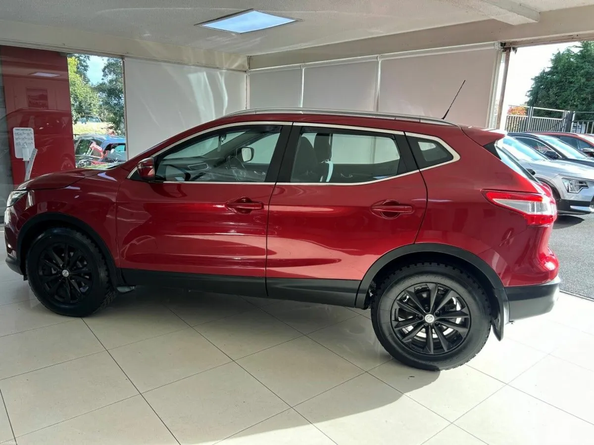 Nissan Qashqai SV 1.2 CVT Auto - Image 2