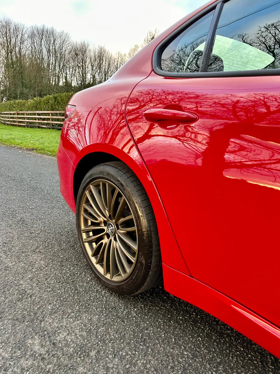 Alfa Romeo Giulia 2.0 petrol - Image 4