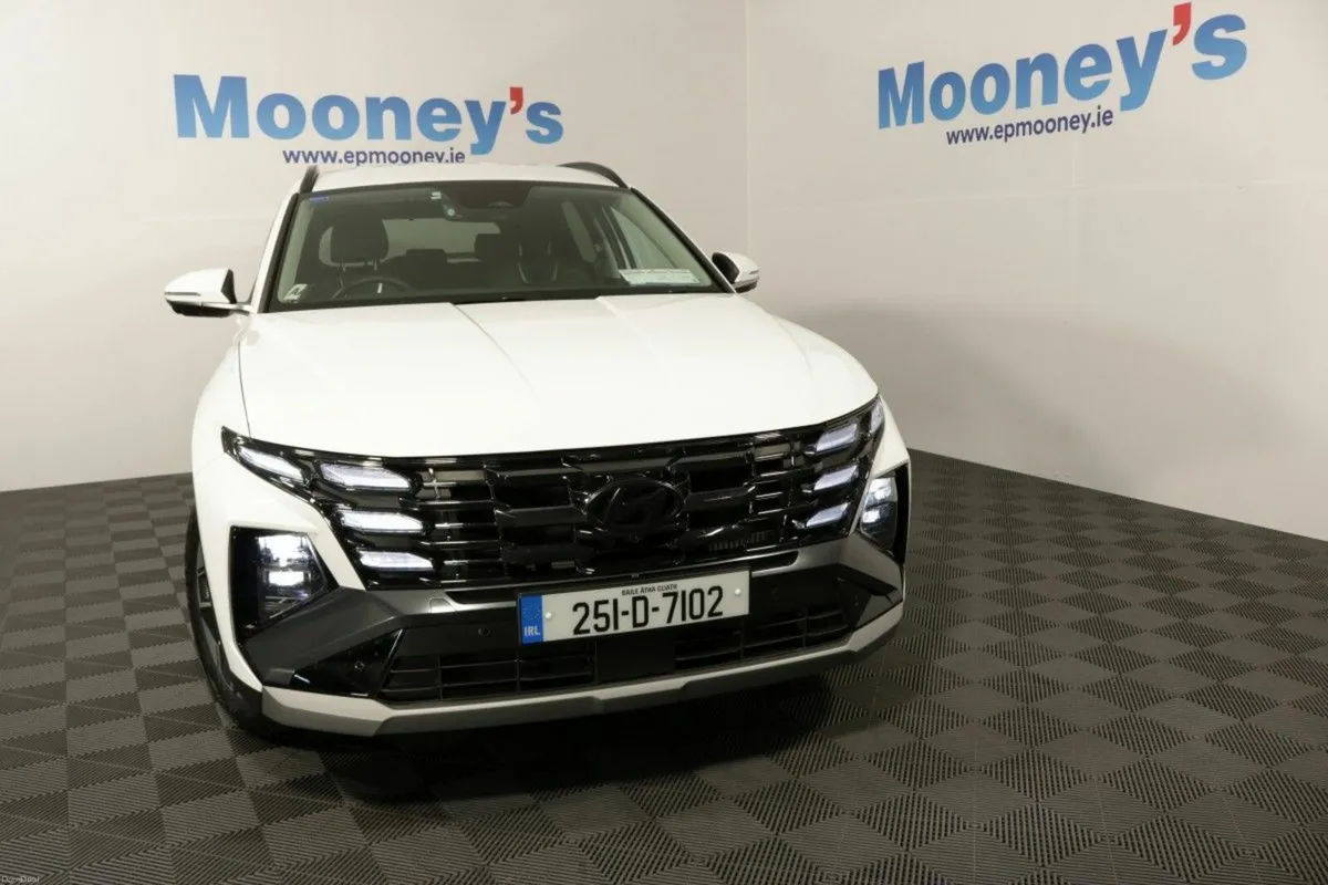 Hyundai Tucson EXECUTIVE PLUS 1.6L DIESEL SUV - Image 3
