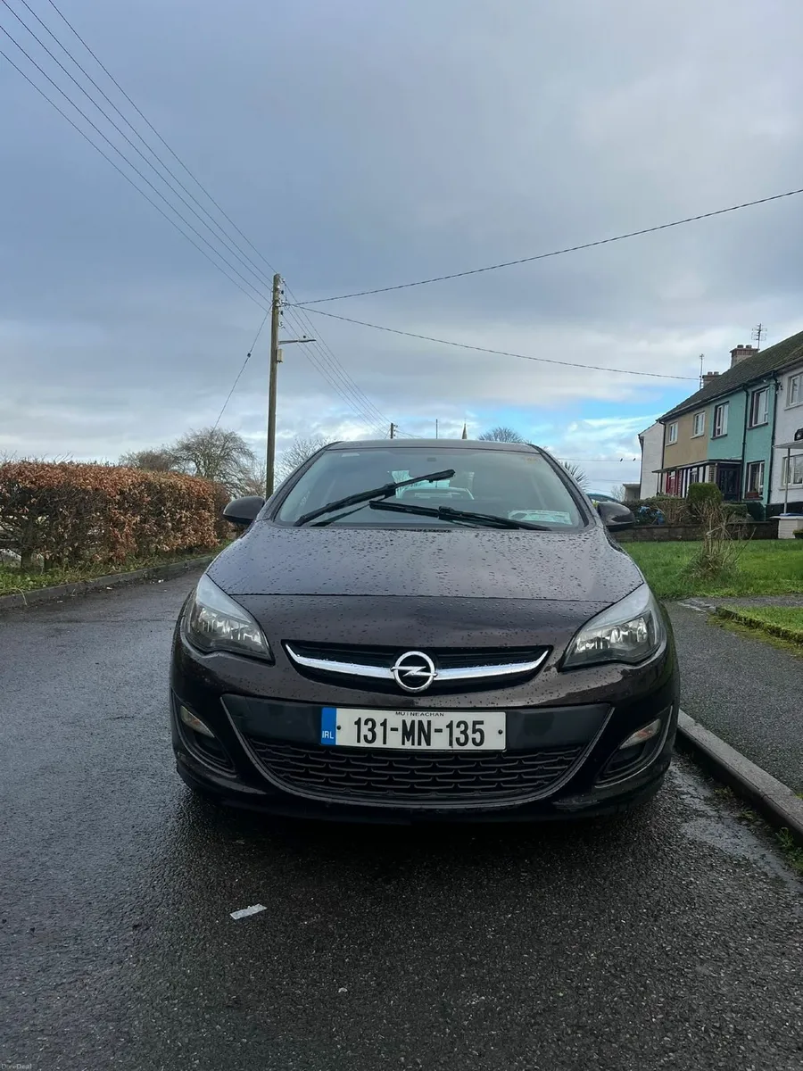 Opel Astra 2013 - Image 1