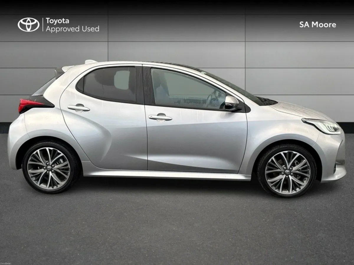 Toyota Yaris HYBRID PLATINUM - Image 3