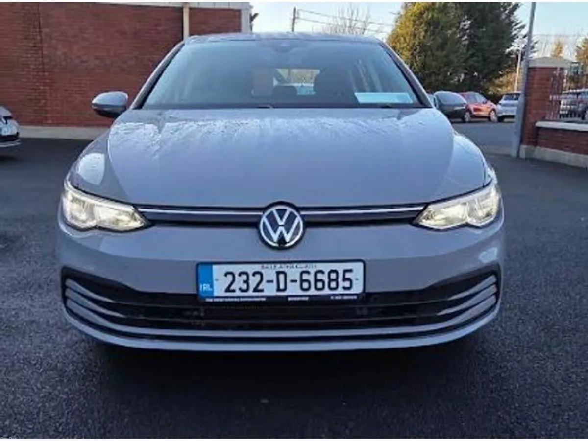 Volkswagen Golf LIFE 2.0 TDI 115HP 5DR - Image 2