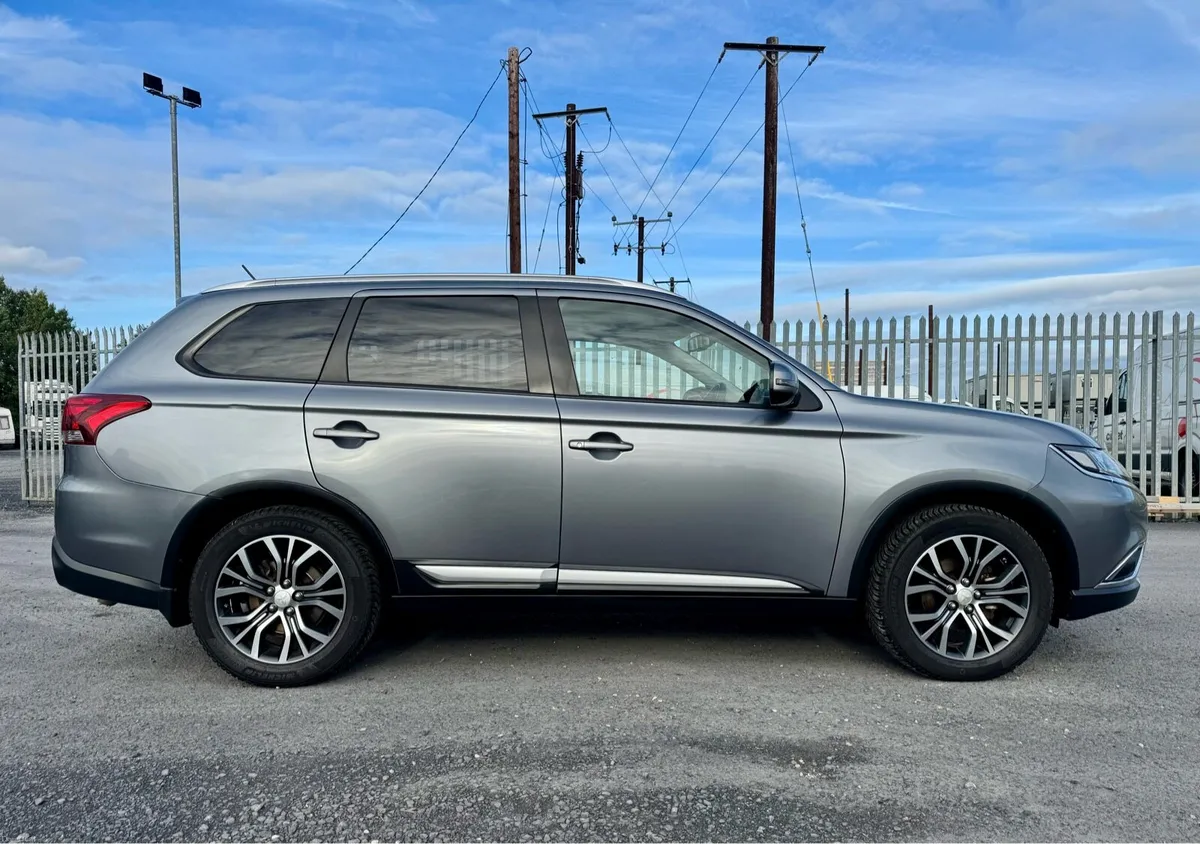 Mitsubishi Outlander - Image 1