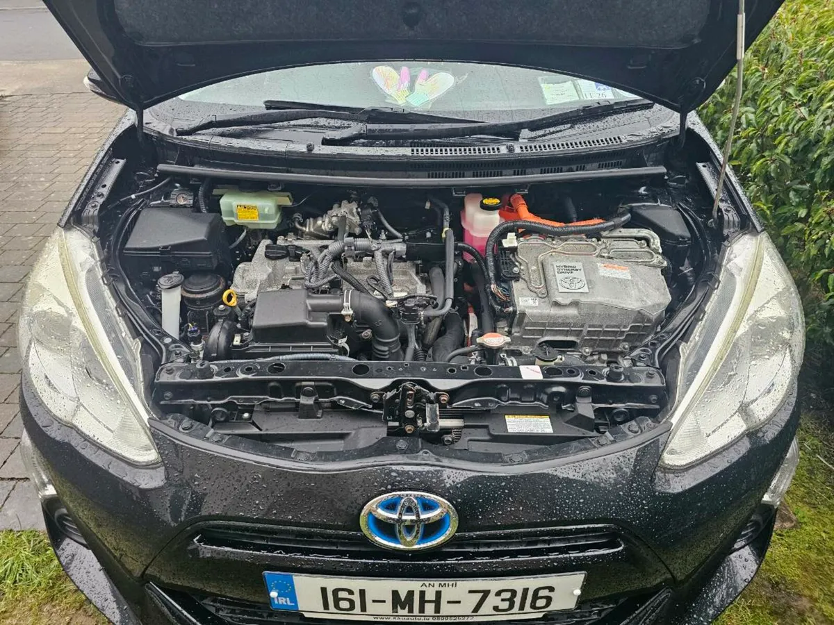 toyota aqua - Image 4