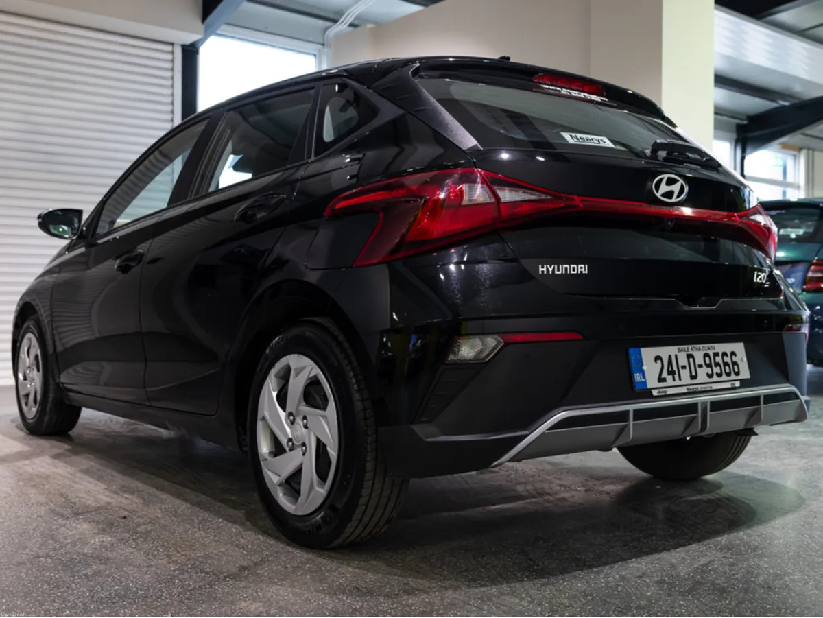 Hyundai i20 PETROL 5DR - Image 6