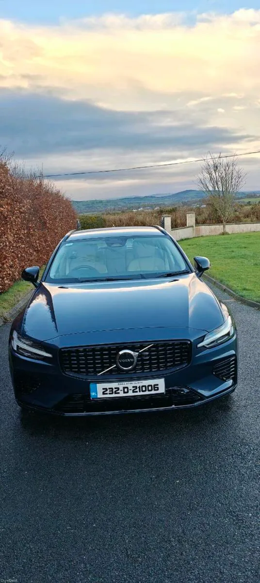 2023 Volvo V60 T6 2.0l PHEV - Image 3