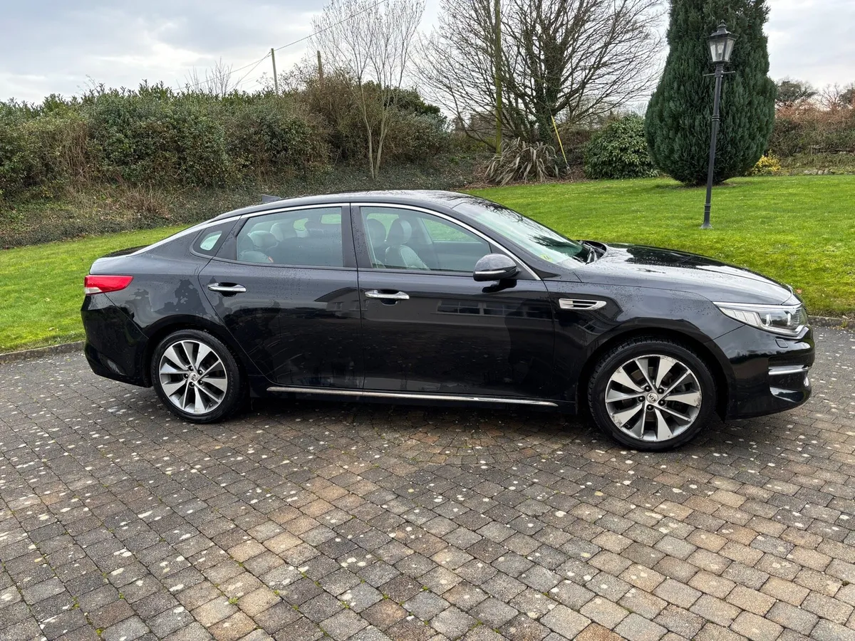 Kia Optima, luxury model, excellent condition - Image 1
