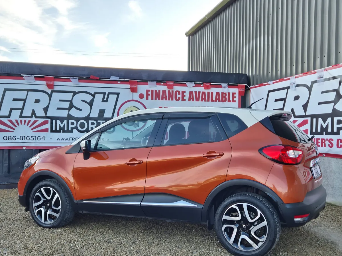 RENAULT CAPTUR   ***TOP SPEC MODEL*** - Image 2