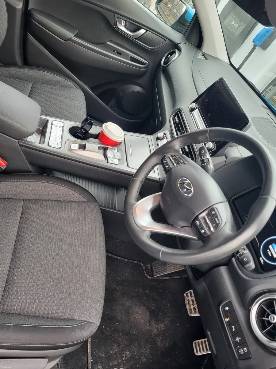 HYUNDAI KONA ELECTRIC 39KW. LOW KILOMETERS. 2023 - Image 3