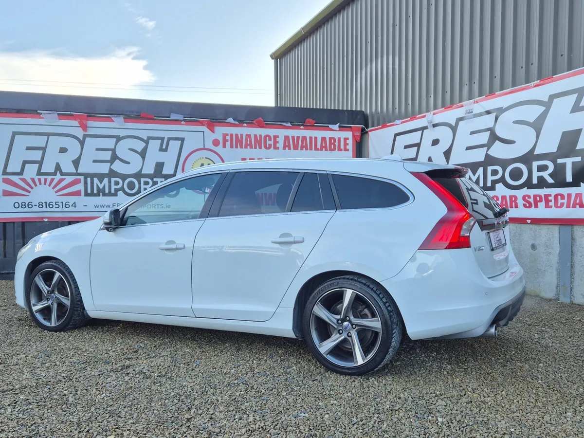 VOLVO V60   ***TOP SPEC  R-DESIGN*** - Image 4