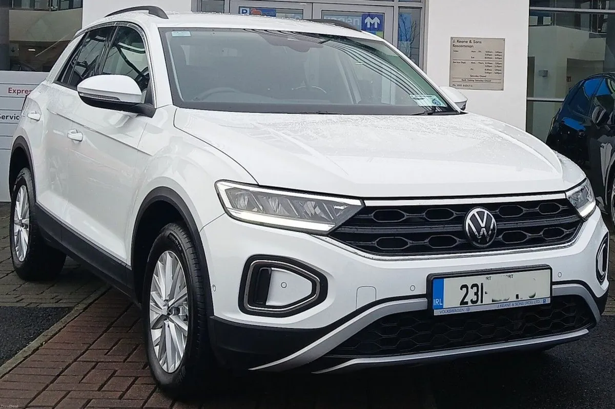 Volkswagen T-Roc Life 2.0 TDI 116HP **REAR VIEW CA - Image 1