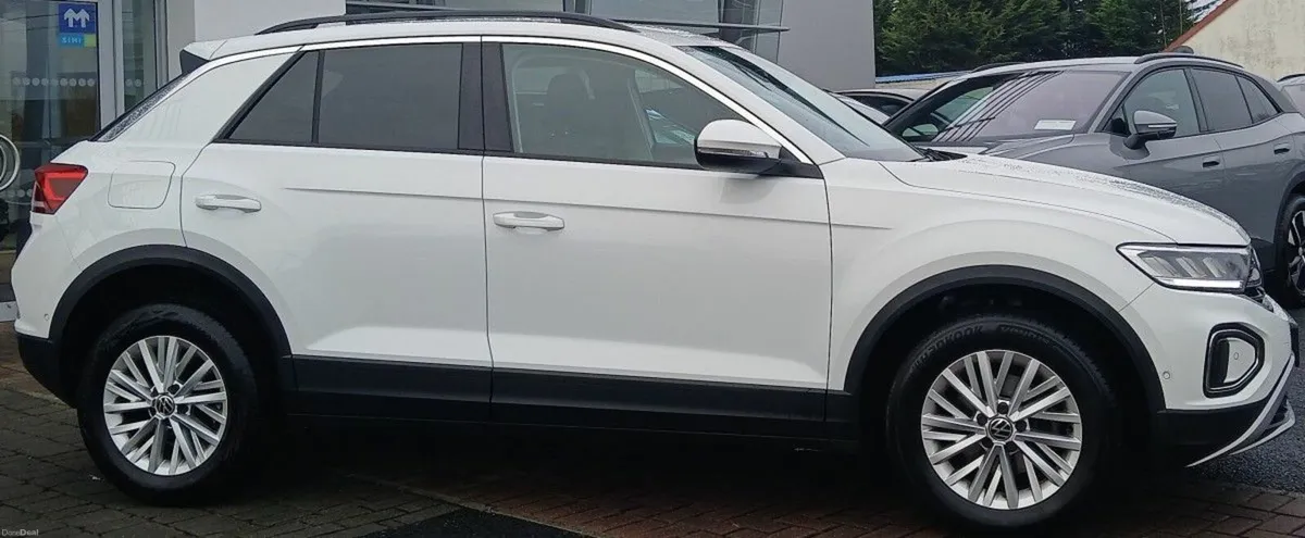 Volkswagen T-Roc Life 2.0 TDI 116HP **REAR VIEW CA - Image 3