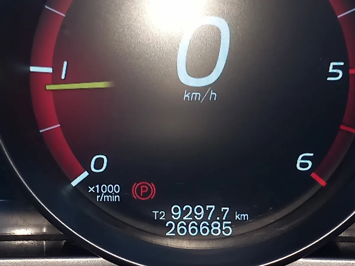 Volvo V40 2013 - Image 2