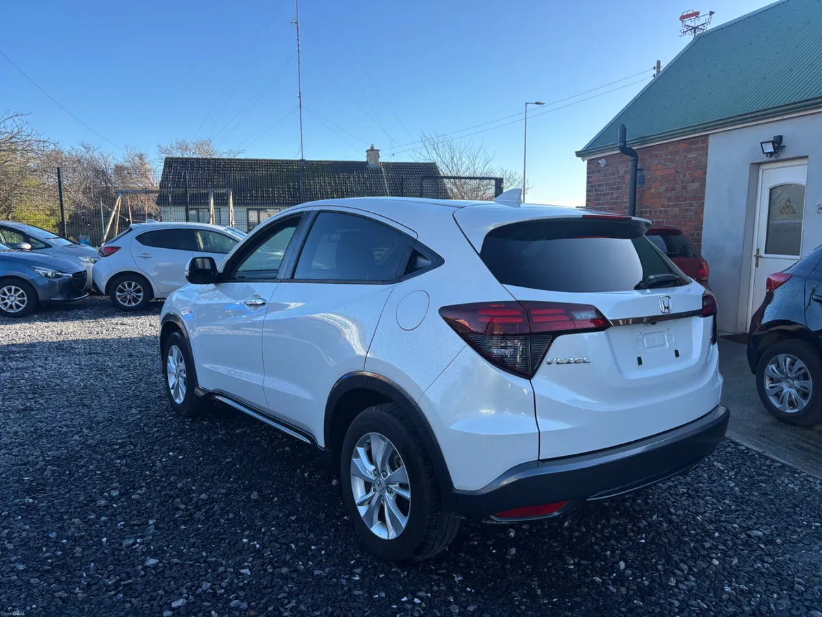 Honda Vezel 1.5 Auto Hybrid - Image 3