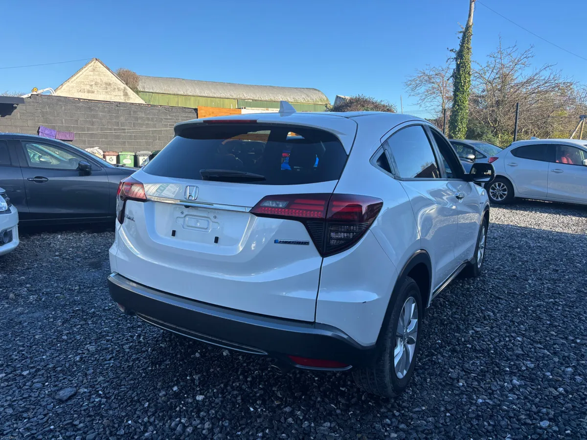 Honda Vezel 1.5 Auto Hybrid - Image 4