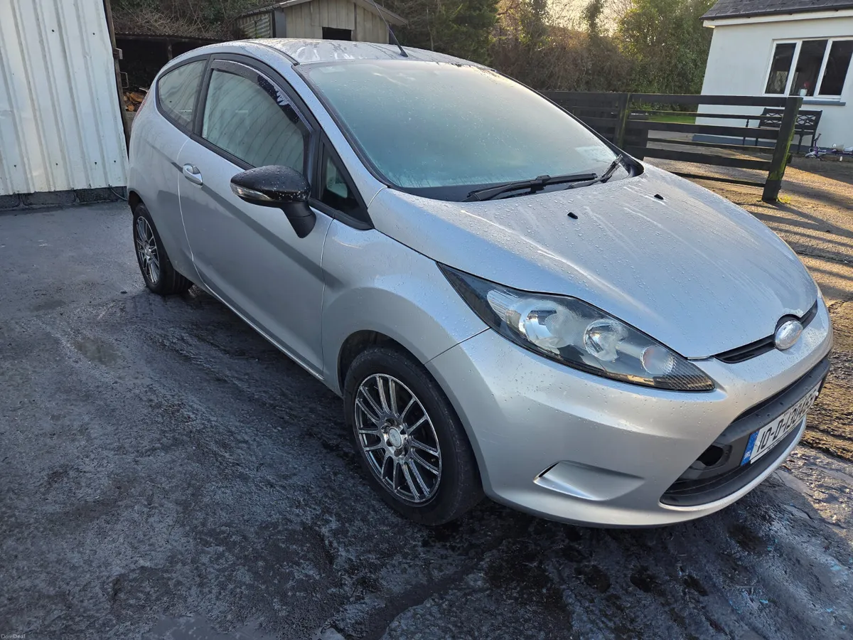 Ford Fiesta 2010 - Image 2