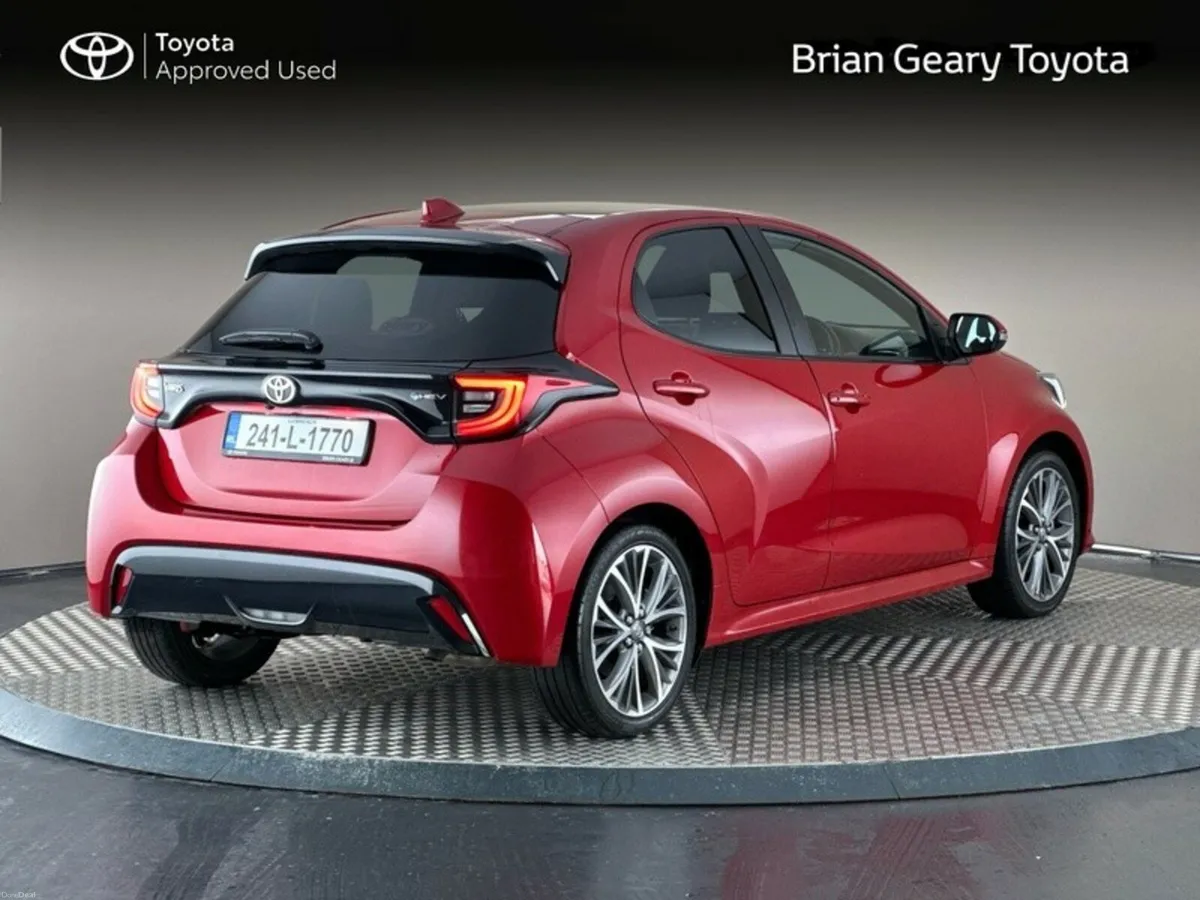Toyota Yaris HYBRID PLATINUM *TOP SPEC* - Image 2
