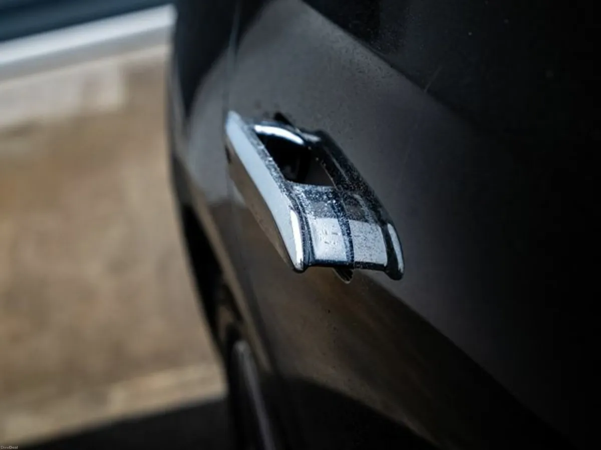 Mercedes-Benz E-Class E 220 D AMG LINE - Image 3