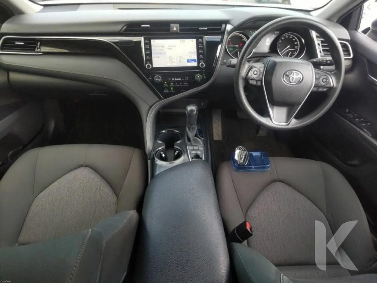 Toyota Camry HYBRID - REVERSE CAMERA - CRUISE CONT - Image 3