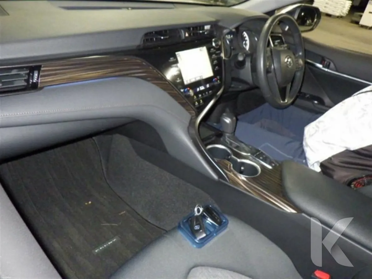 Toyota Camry HYBRID - FACTORY ALLOYS - REVERSE CAM - Image 3