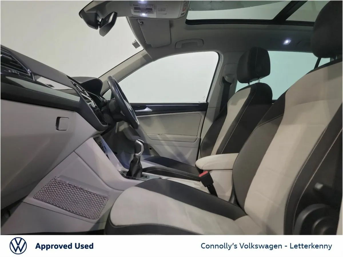 Volkswagen Tiguan 2.0 TDI 150HP Elegance *Pan Roof - Image 4