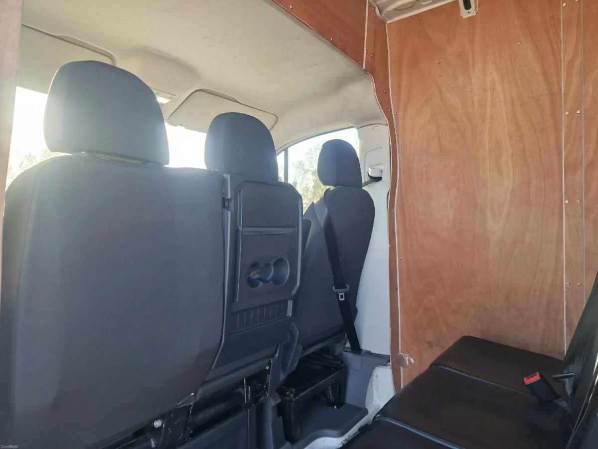 Vw Crafter 177 BHP RWD, Crew cab 6 seats - Image 4