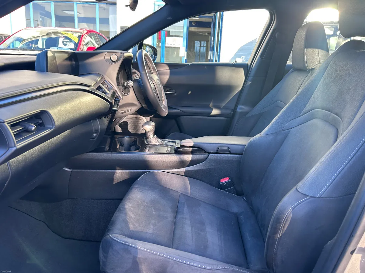 2020 LEXUS UX250h HYBRID DESIGN - Image 4